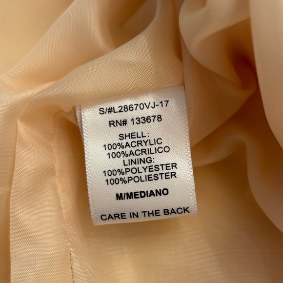 Super soft luxurious Faux Fur vest in French Vanilla size M - Picture 10 of 10